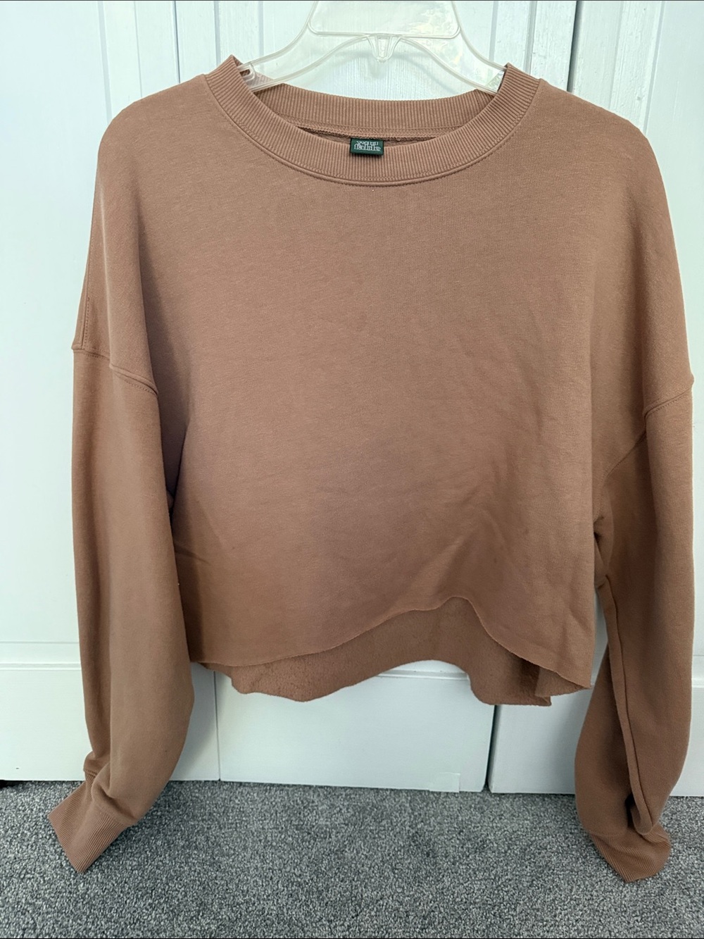 wild fable Cropped Crewneck Sweatshirt in Taupe Brown